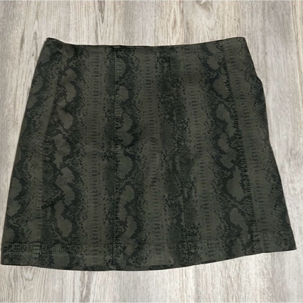 Snake-Print Gray Mini Skirt
